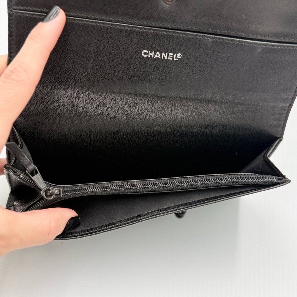 CHANEL Travel Line Continental Bifold Wallet in Black Nylon Jacquard - Picture 7 of 10